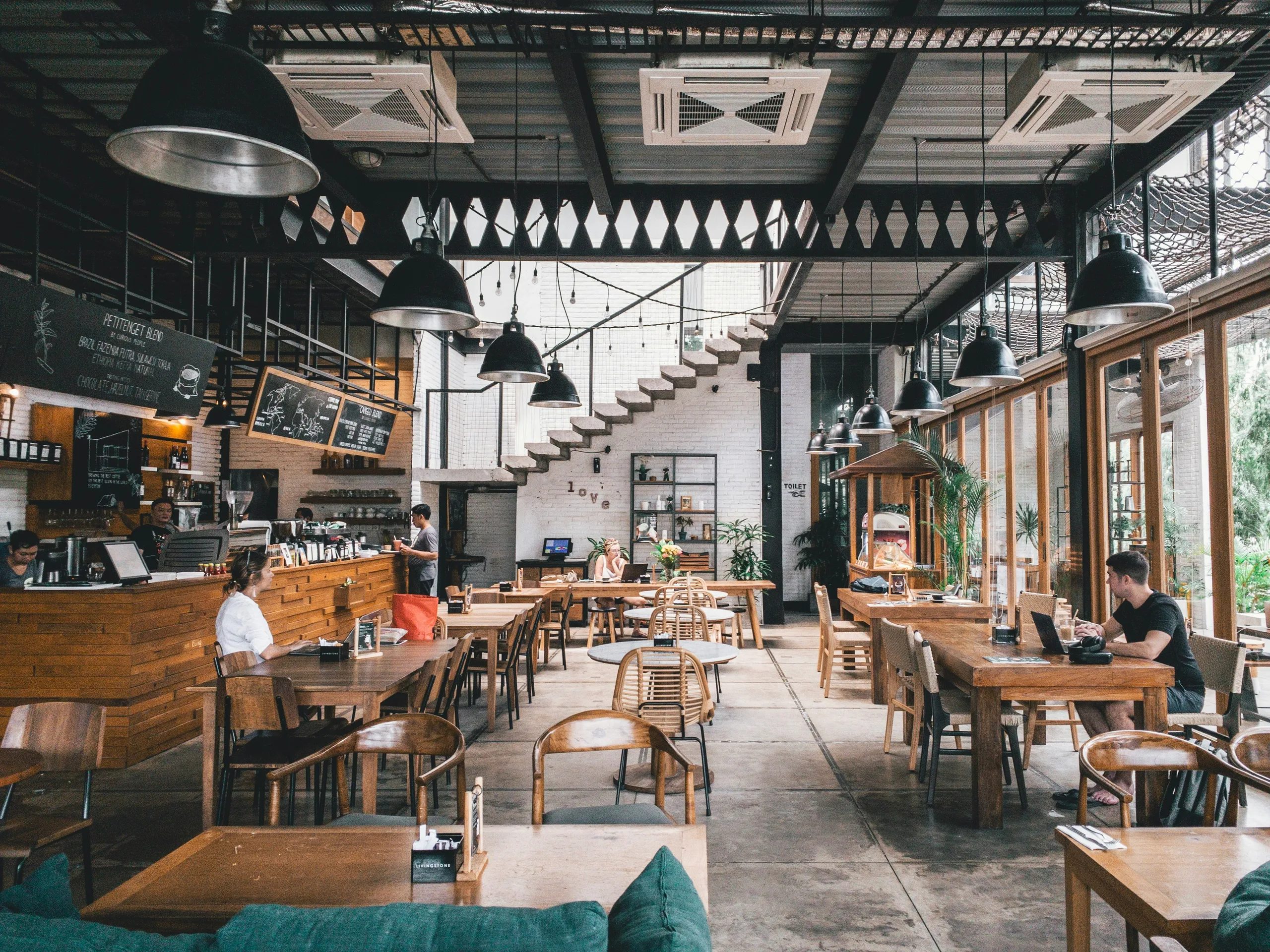 Interior del restaurante, lounge bar y cafetería